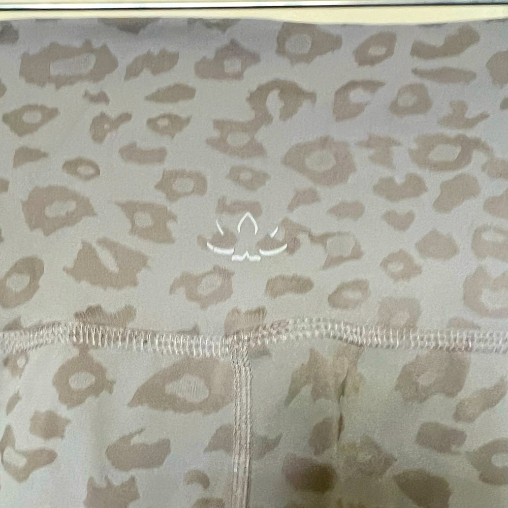Beyond yoga leggings size medium. Excellent condition